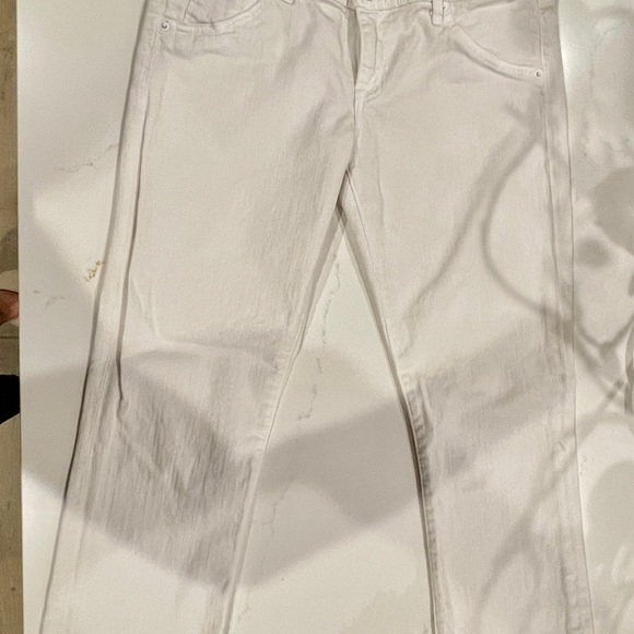 HUDSON white jeans w/back pocket flap. RN#107906 CA#00635. Bootcut, stretch. - Picture 4 of 10